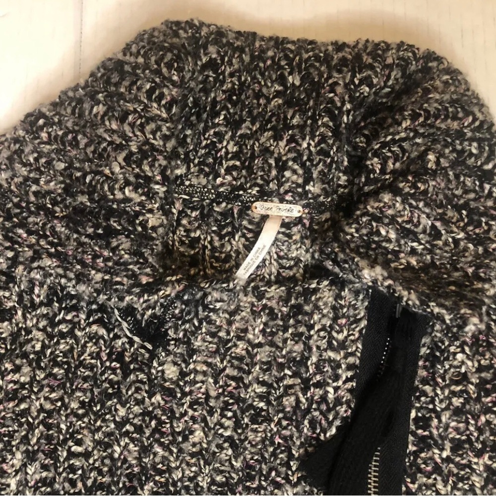 Free People Black & Gray Asymmetrical Zip Cardigan Sweater Jacket Womens Size M - Picture 2 of 8